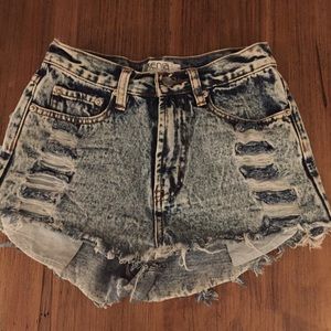 Xenia boutique distressed shorts size 6